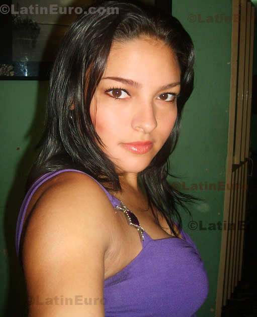 Date this sensual Colombia girl Lina from  C8531