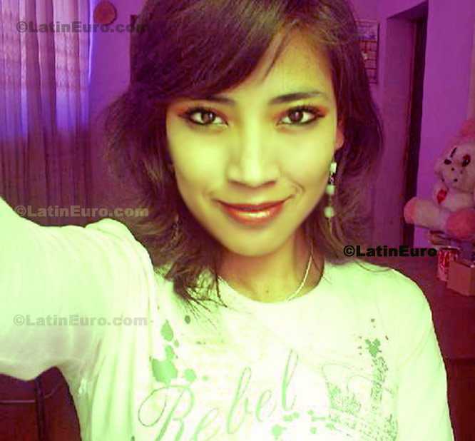Date this gorgeous Peru girl Flor- from Arequipa N-1480
