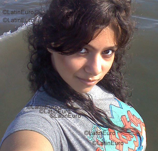 Date this beautiful Honduras girl Albina from  N-270