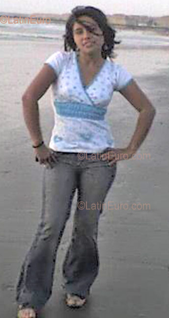 Date this attractive Peru girl Rosmery from  N-332