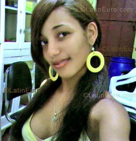 Date this delightful Dominican Republic girl Lilian from Barahona N-398