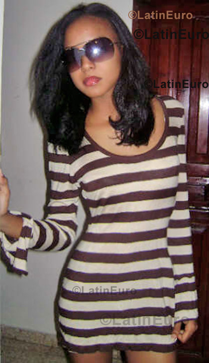 Date this cute Dominican Republic girl Yasmina from San Francisco de Macoris N-566