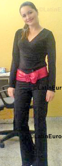Date this nice looking Honduras girl Brenda from San Pedro Sula N-663