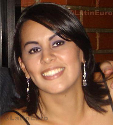Date this attractive Honduras girl Antonia- from Tegucigalpa N-667