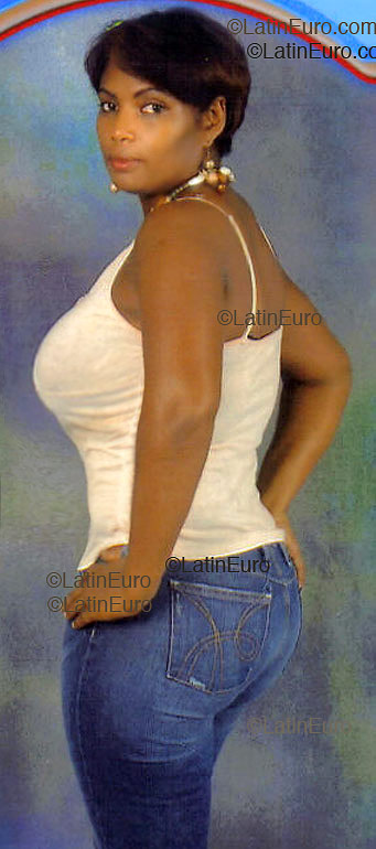 Date this hard body Dominican Republic girl Diomaris from San Cristobal N123