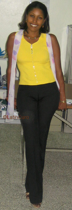 Date this athletic Dominican Republic girl Santa from Barahona N1543