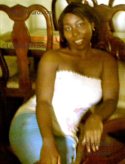 Date this charming Dominican Republic girl Natalia from Santo Domingo N186