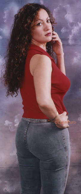 Date this gorgeous Honduras girl Iris from San Pedro Sula HN694