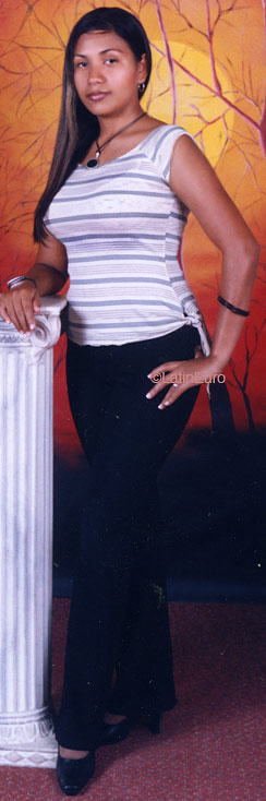 Date this charming Honduras girl Claudia from La Ceiba N2548