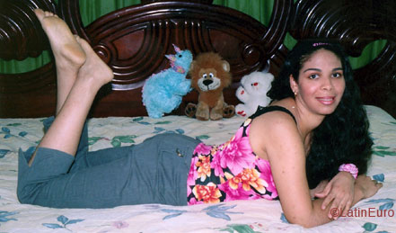Date this attractive Dominican Republic girl Reyna from Santiago N2678