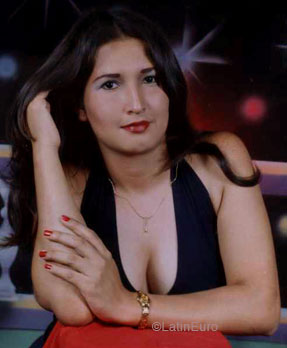 Date this hot Honduras girl Lixsa from  N2704