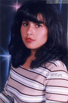 Date this nice looking Honduras girl Lellys from Roatan N3338