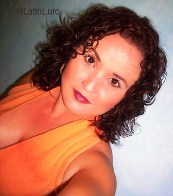 Date this attractive Mexico girl Goretty from Leon N569