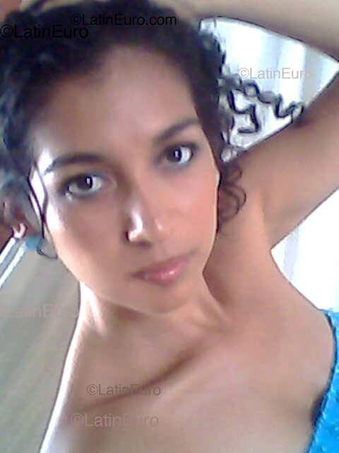 Date this happy Colombia girl Nida from  C8936
