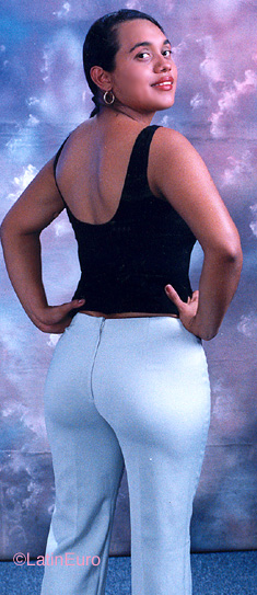 Date this pretty Honduras girl Yovana from San Pedro Sula N3851