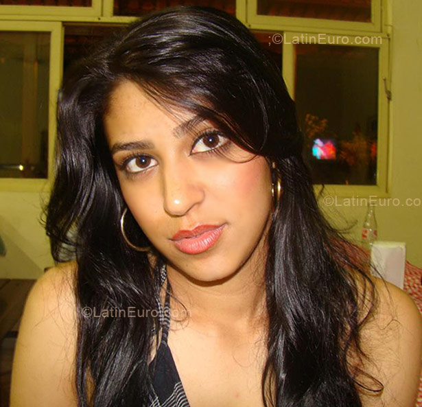 Date this beautiful Brazil girl Janaina from Belo Horizonte BR236