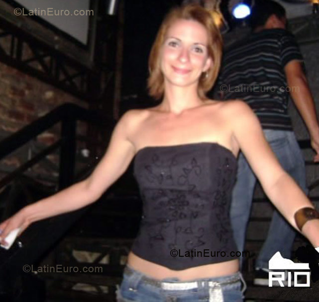 Date this cute Brazil girl Vanessa from Rio De Janeiro BR300
