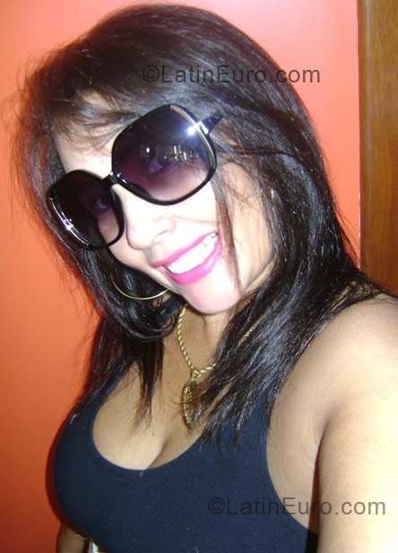 Date this pretty Brazil girl Aniger from Vitoria BR327