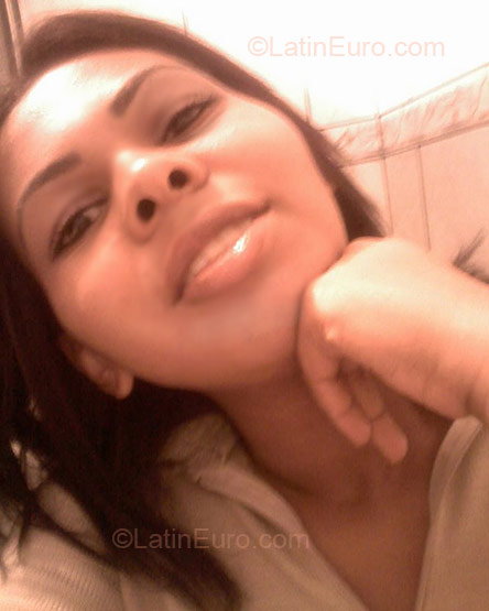 Date this nice looking Brazil girl Aline Cristina from Maringa BR366