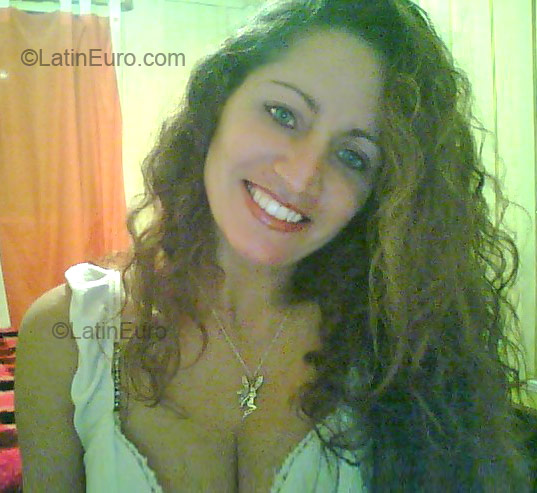 Date this exotic Brazil girl Aline from Sao Jose Dos Pinhais BR371