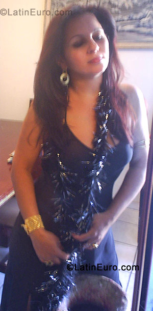 Date this foxy Brazil girl Gislaine from Goiania BR439