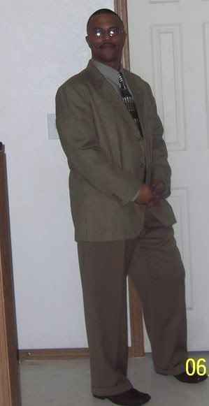 Date this tall United States man Laurence from Kansas City US1199