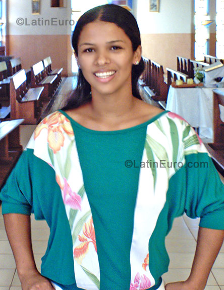 Date this charming Brazil girl Adriana from Ituiutaba BR697