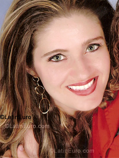 Date this georgeous Brazil girl Romara from Curitiba BR704