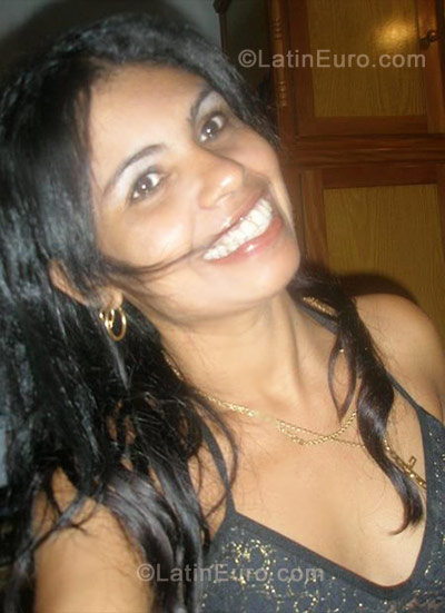 Date this beautiful Brazil girl Alle from Goias BR753