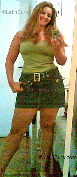 Date this nice looking Brazil girl Andrea from Sao Paulo BR854