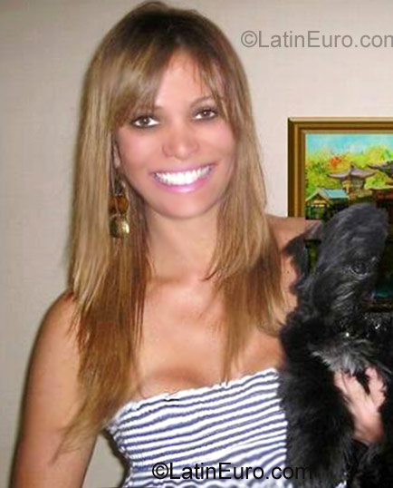 Date this happy Brazil girl Carla from Uberlandia BR7852