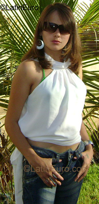 Date this attractive Brazil girl Amanda Aparecida from Sao Jose dos Salgados BR1024