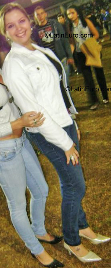 Date this hard body Brazil girl Gracielly from Goiania BR1047