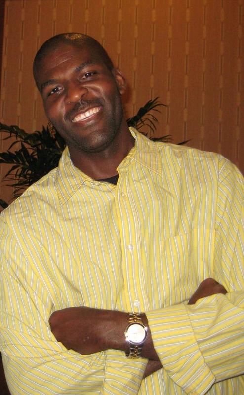 Date this young United States man Jonzee from San Diego US16097