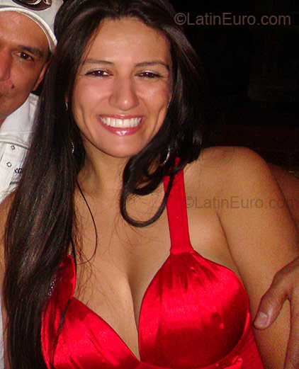 Date this charming Brazil girl Vanessa from Belo Horizonte BR1116