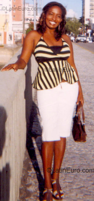 Date this stunning Brazil girl Ana Zoraia from Recife BR1117