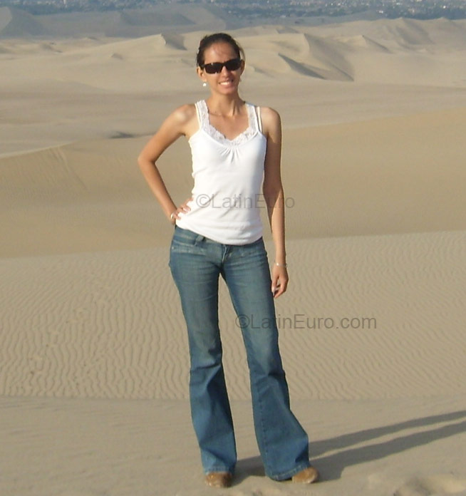 Date this hot Peru girl Cecilia from  PE91