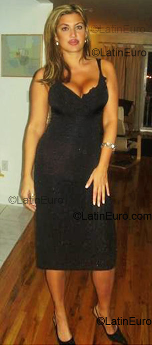 Date this good-looking Brazil girl Patricia from Novo Hamburgo BR1181