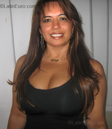 Date this voluptuous Brazil girl Eliege from Parnamirim BR1243
