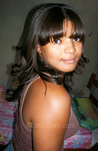 Date this sensual Brazil girl Gislene from Minacu BR1589