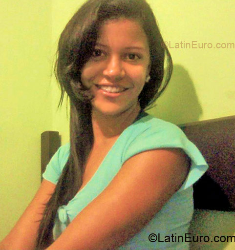 Date this foxy Brazil girl JulianaCruz from Arraiail Do Cabo BR1628