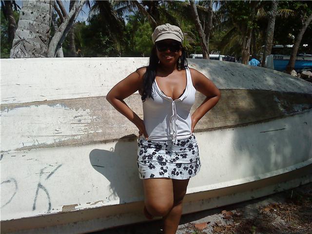 Date this funny Italy girl Biveca from No Importa IT52