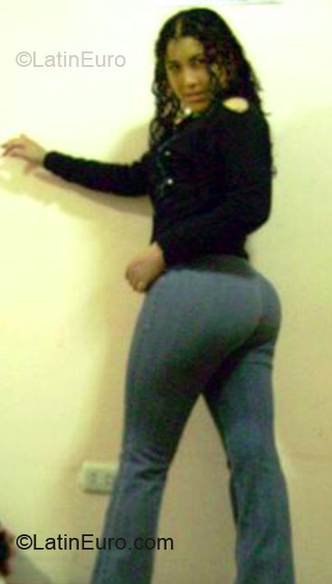 Date this cute Peru girl Yeny Laura from Lima PE122