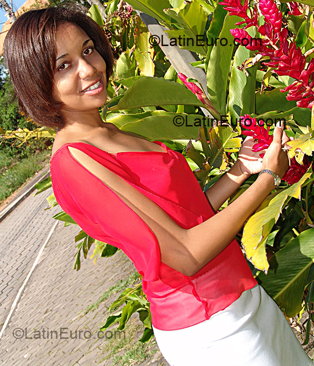 Date this exotic Brazil girl Vania from Vila Velha BR1667