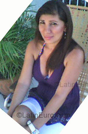Date this attractive Colombia girl Sisys from Barranquilla CO1447