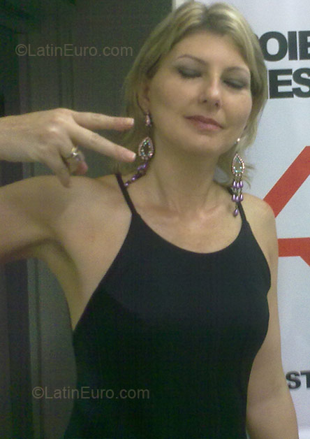 Date this good-looking Brazil girl Nice from Cascavel BR1815