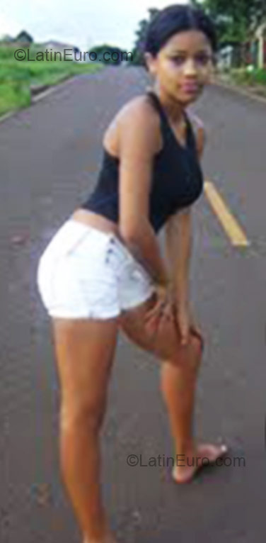 Date this charming Brazil girl Suelen from Maringa BR1917