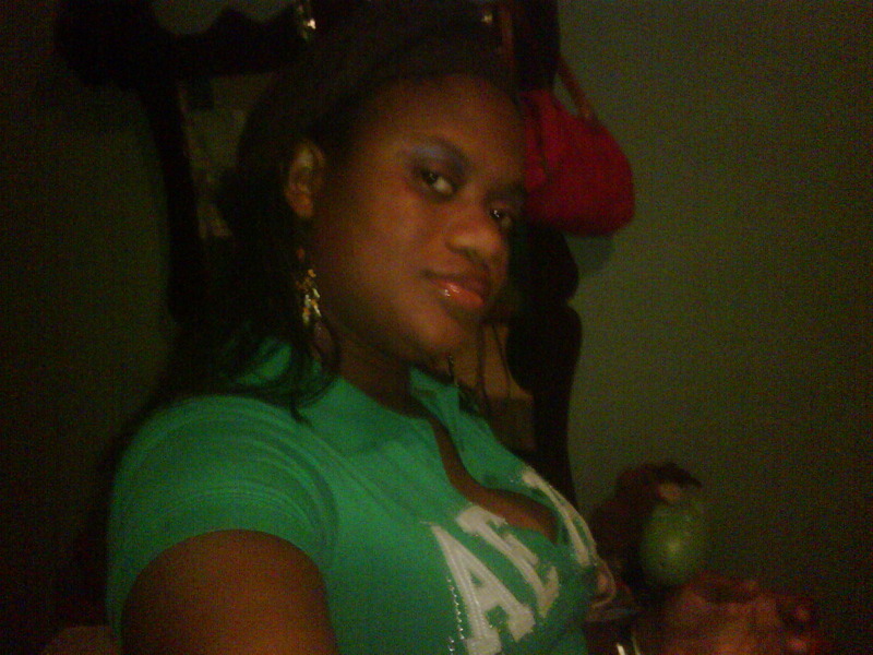 Date this hard body Jamaica girl Venisa from Montego Bay JM61