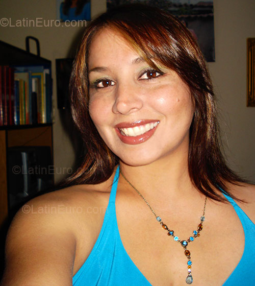 Date this nice looking Peru girl Karina from Huanuco PE152