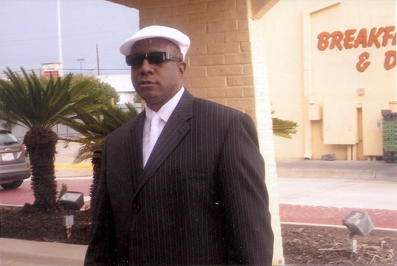 Date this lovely United States man ENGINEKNOBIE from New York US4944